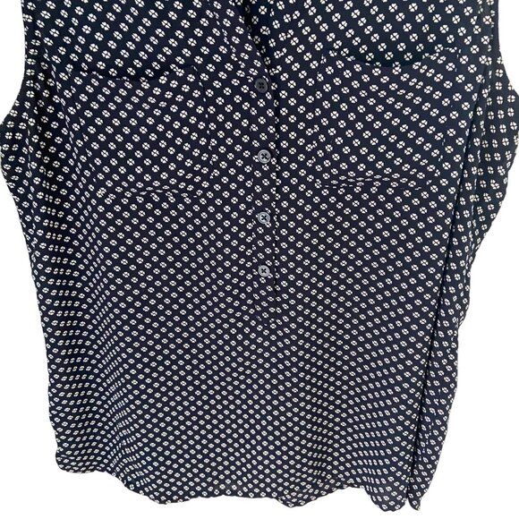 Ann Taylor Loft Sleeveless Top Blouse Sz Medium Navy Blue Buttons Front Pockets - Picture 3 of 5
